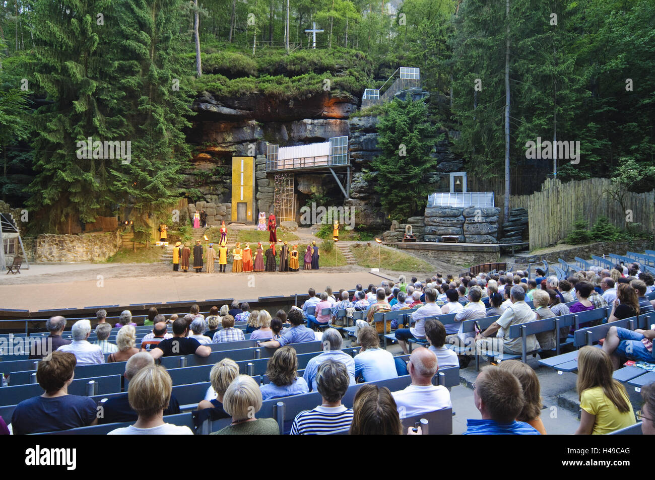 Teatro al aire libre, rock plató Rathen, rendimiento 'Romeo y Julieta' de la tierra cinematográficos Radebeul, Elbsandsteingebirge, Suiza sajona, Sajonia, Alemania Foto de stock