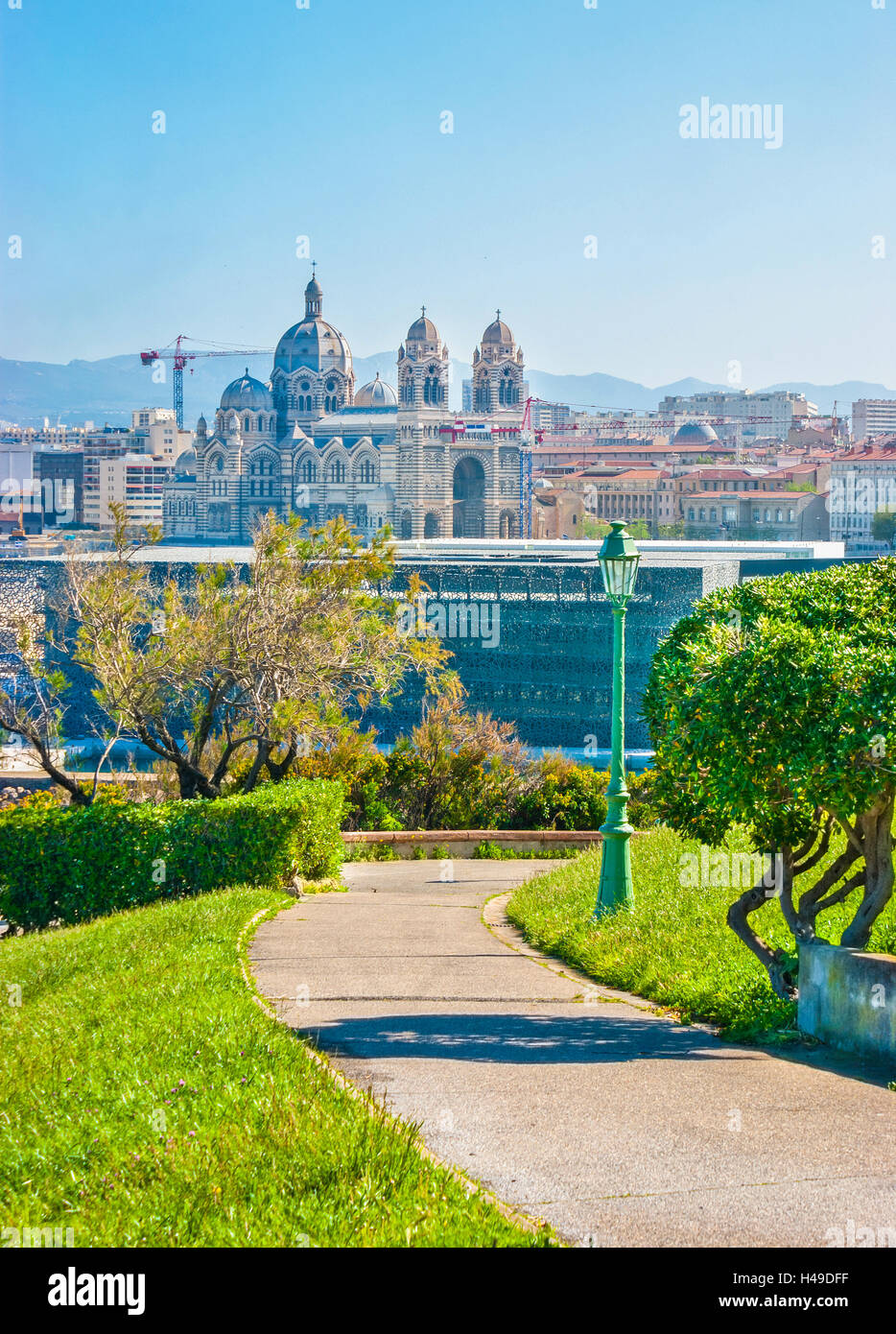 Catedral de Marsella es una catedral Católica Romana, y un notable hito