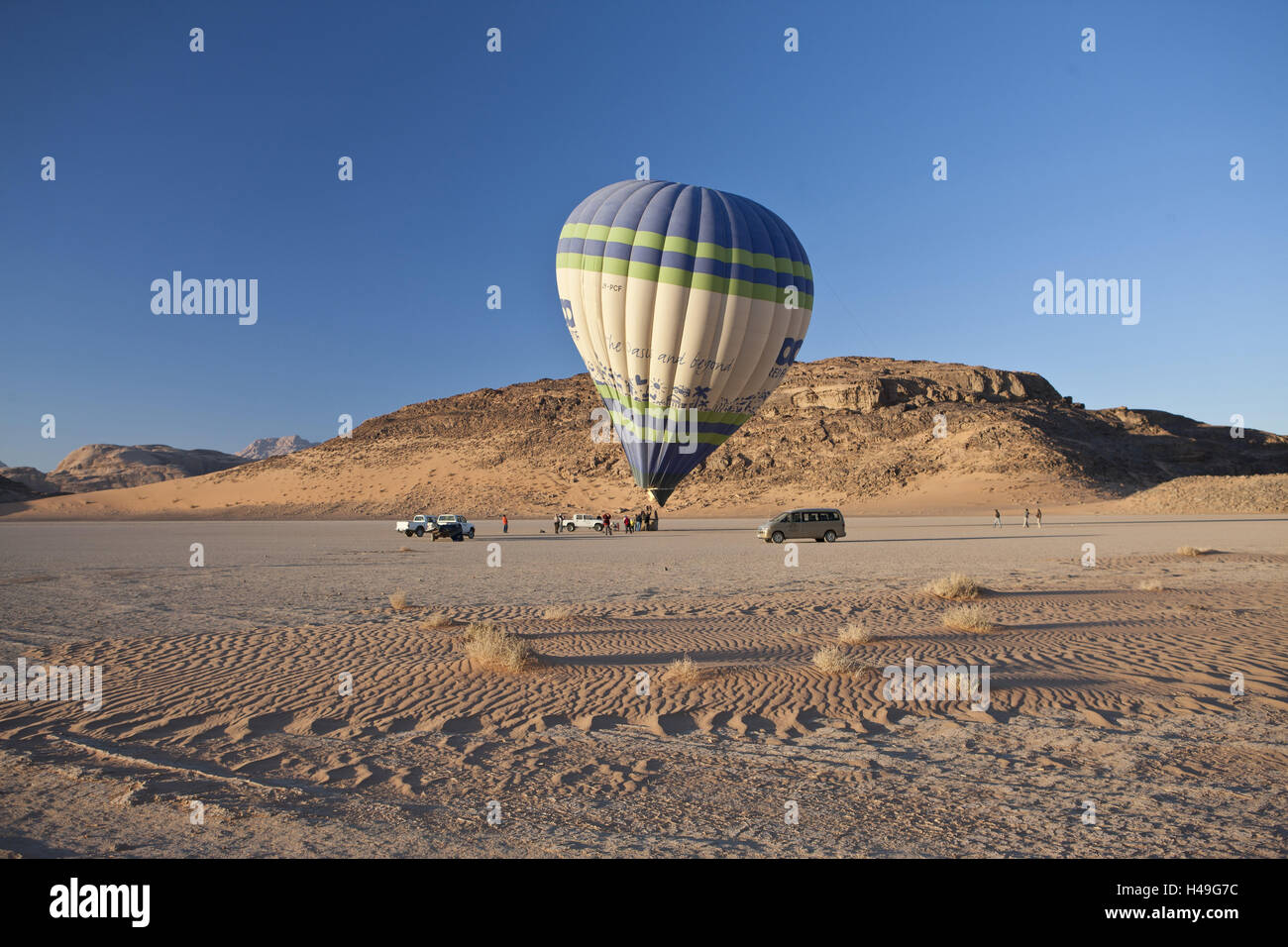Jordania, Wadi Rum, del globo de aire caliente, duro, de globo Fotografía  de stock - Alamy
