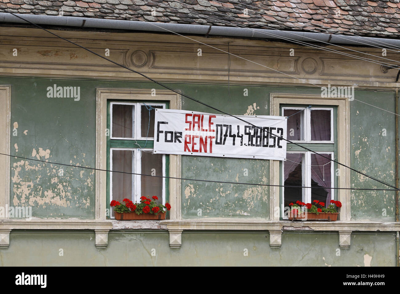 A "vender" antigua casa en Rumania, firmar o "alquilar", Foto de stock