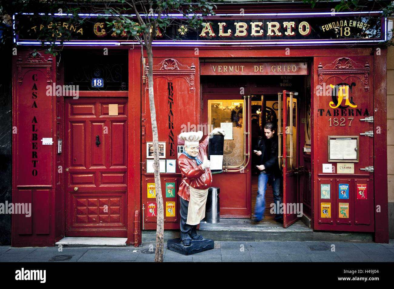 Restaurante en el distrito de la ciudad de Barrio de Las Letras, Madrid,  España Fotografía de stock - Alamy