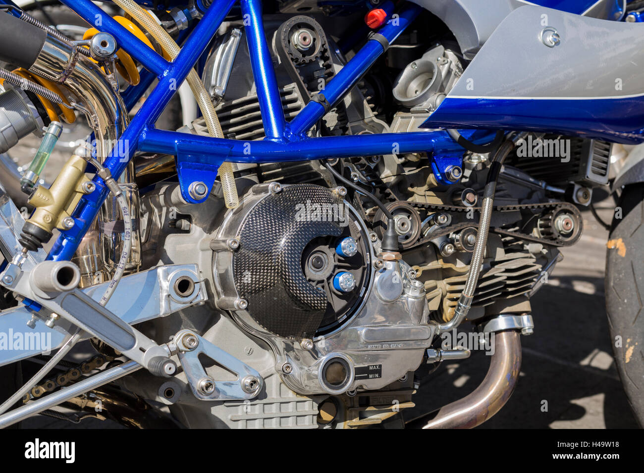 Detalle del motor y el embrague de un motor de motocicleta Ducati Desmo Foto de stock