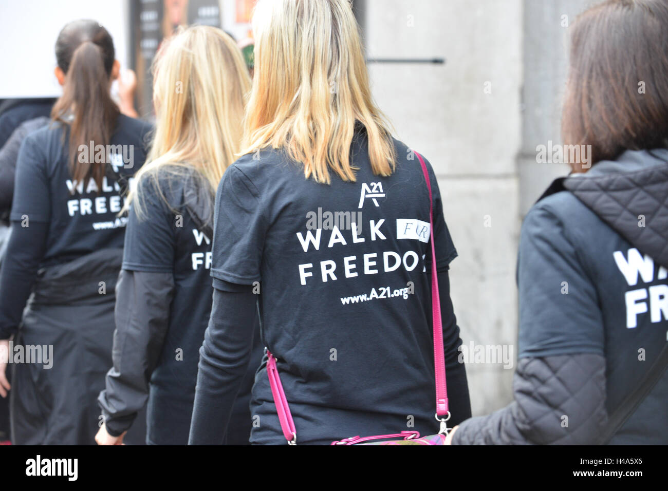 Londres, Reino Unido. El 15 de octubre de 2016. Caminando por la libertad, la marcha de protesta en el centro de Londres. La marcha del silencio está en contra de la esclavitud moderna Foto de stock