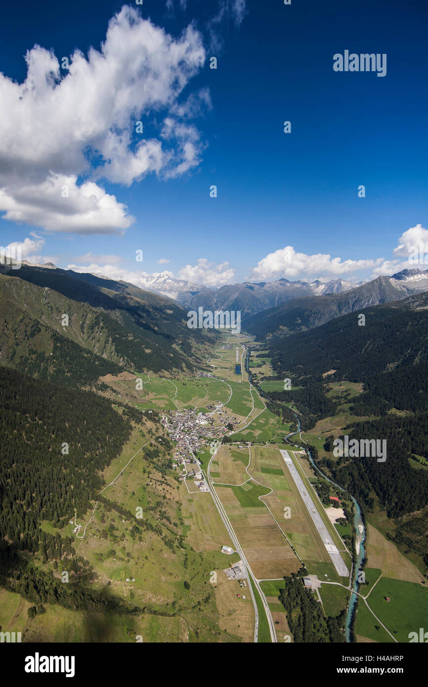 En el Valais, el GOMS, Minster, Ulrichen, gilder aeródromo, imagen aérea, Suiza Foto de stock