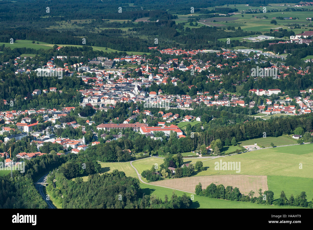 Bad Tölz, del centro de la ciudad, tierras altas, Baviera, Alemania, fotografía aérea, zona de vacaciones, ubicación turística Foto de stock