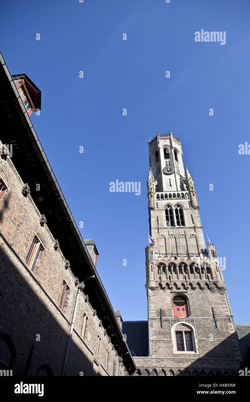 En Brugge, Bélgica, Europa, el campanario, Foto de stock