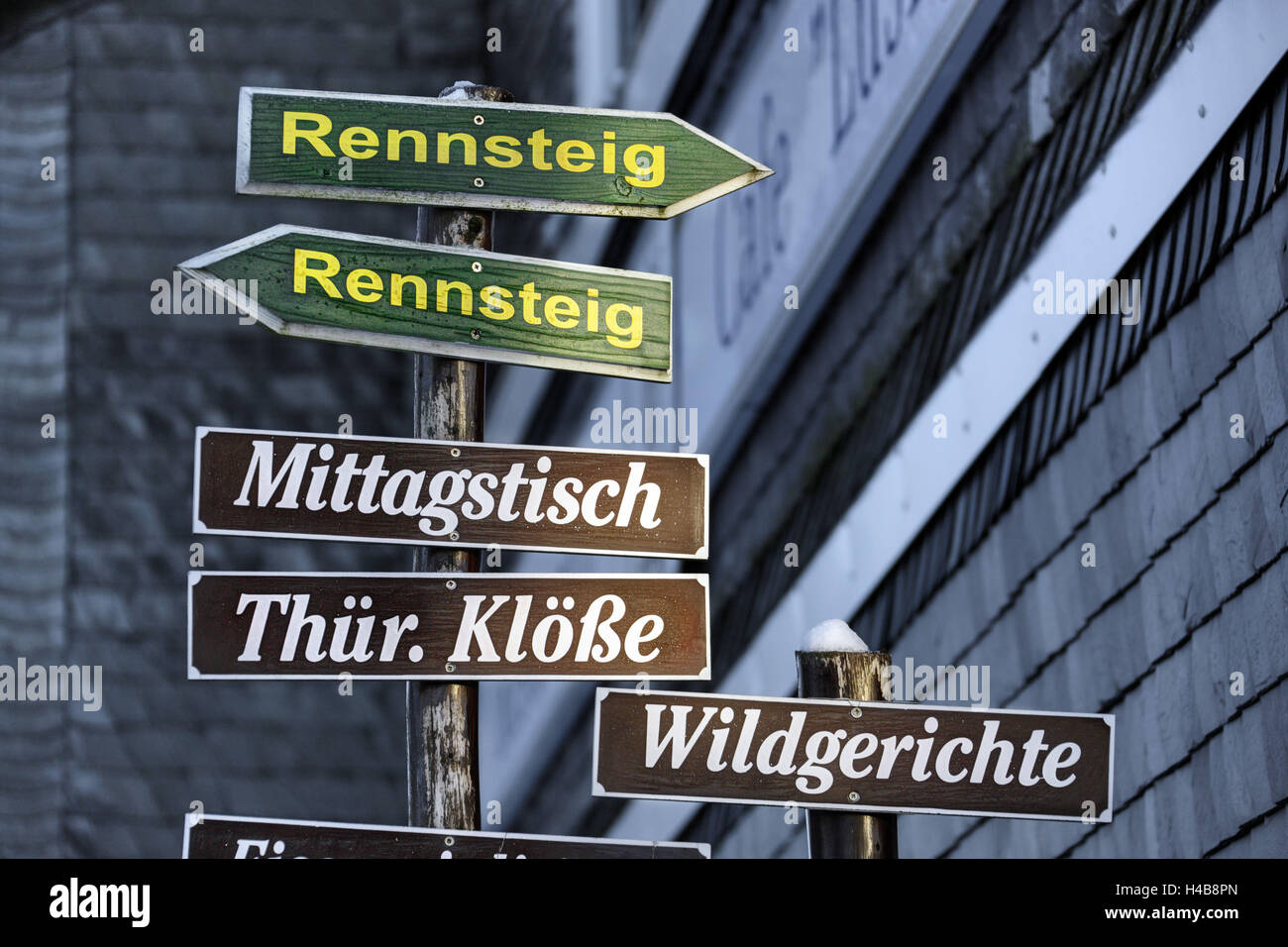 Alemania, Turingia, Neustadt (Rennsteig), signos, fachada, Foto de stock