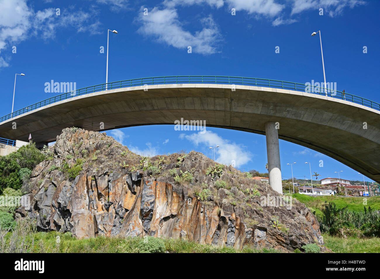 Madeira, puente carretero en Santa Cruz Foto de stock