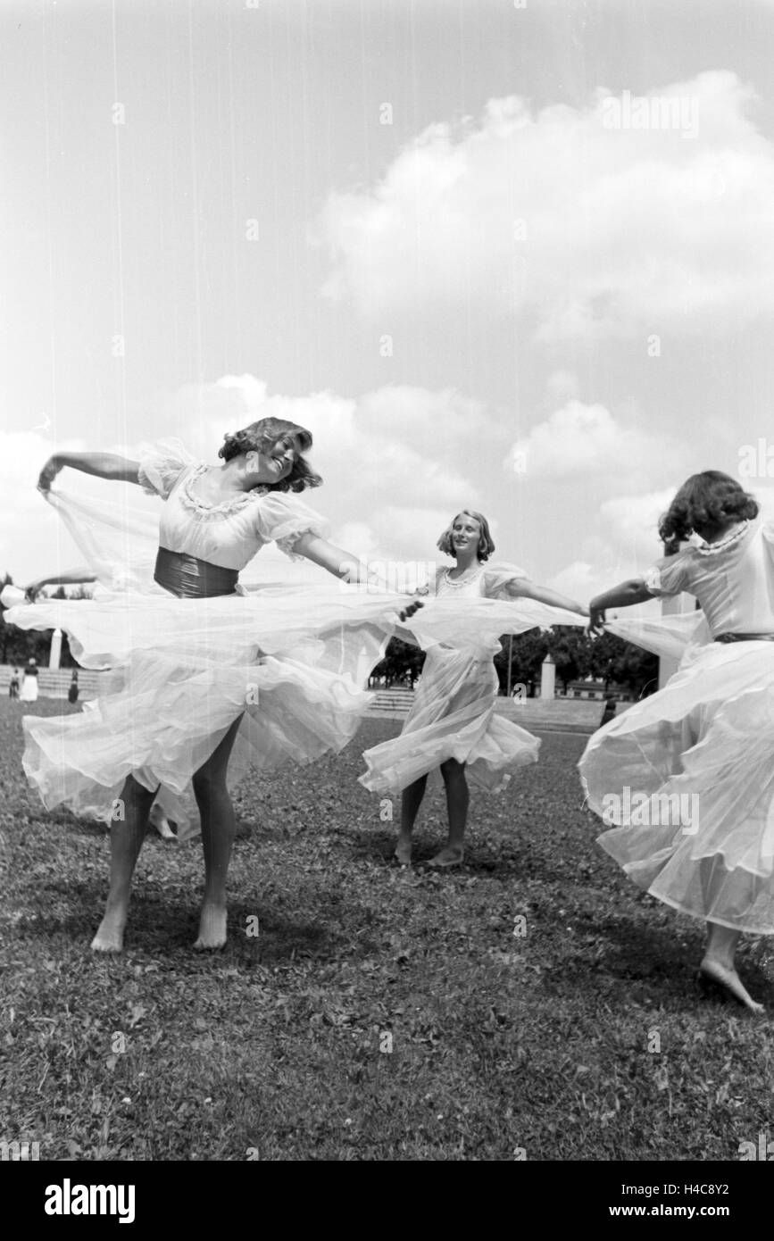 Vorbereitungen Fur Die Eroffnungsfeier Der Grossen Deutschen