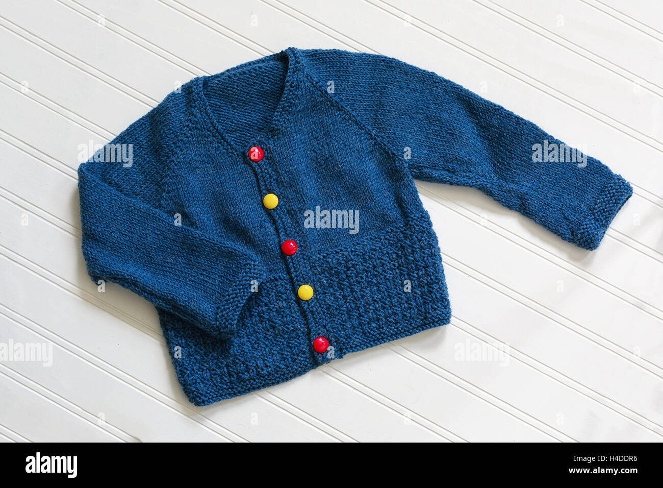 Little boys caseros suéter. Foto de stock