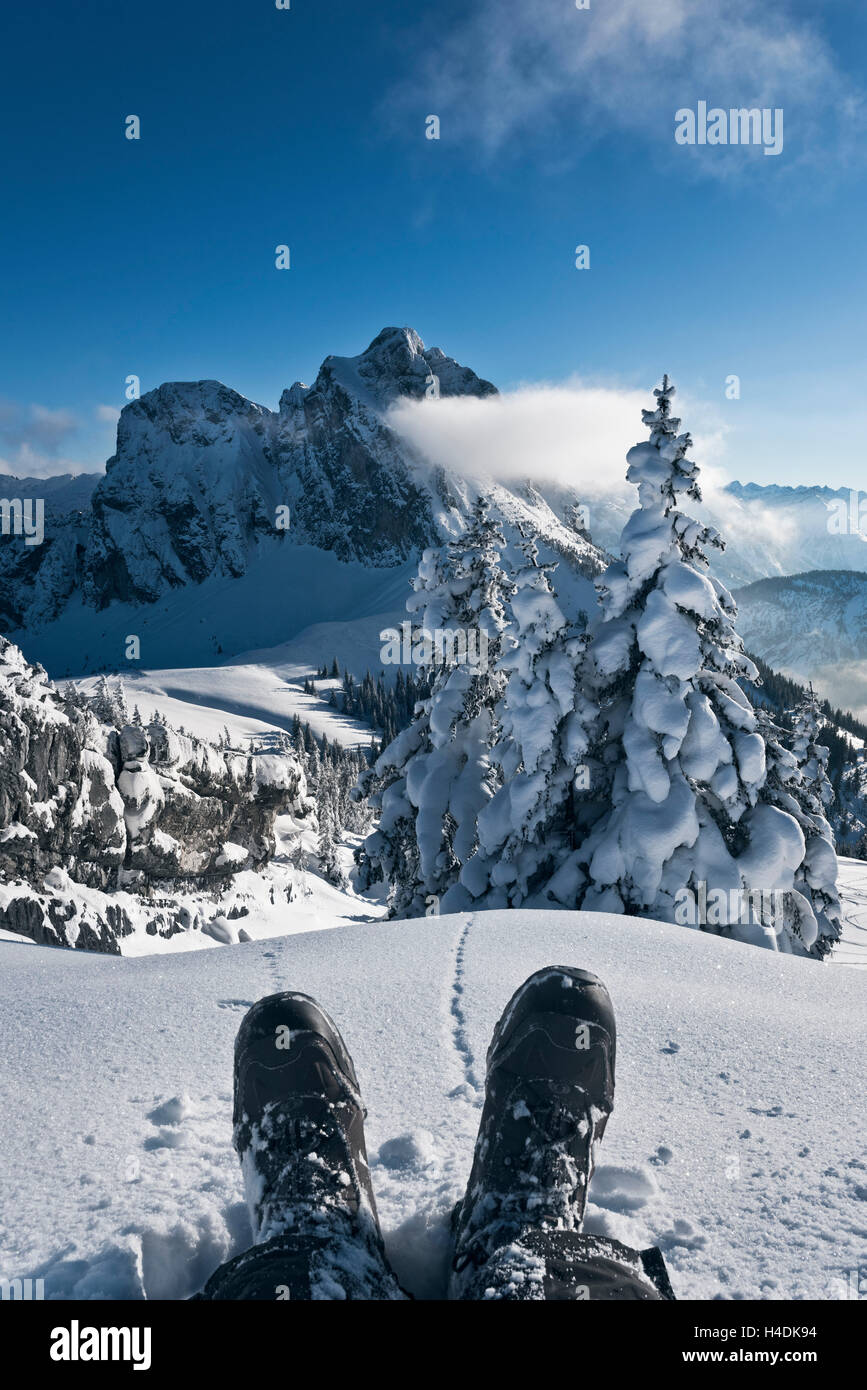 Interrupción en la nieve en los Alpes, Aggenstein, Baviera, Alemania Foto de stock