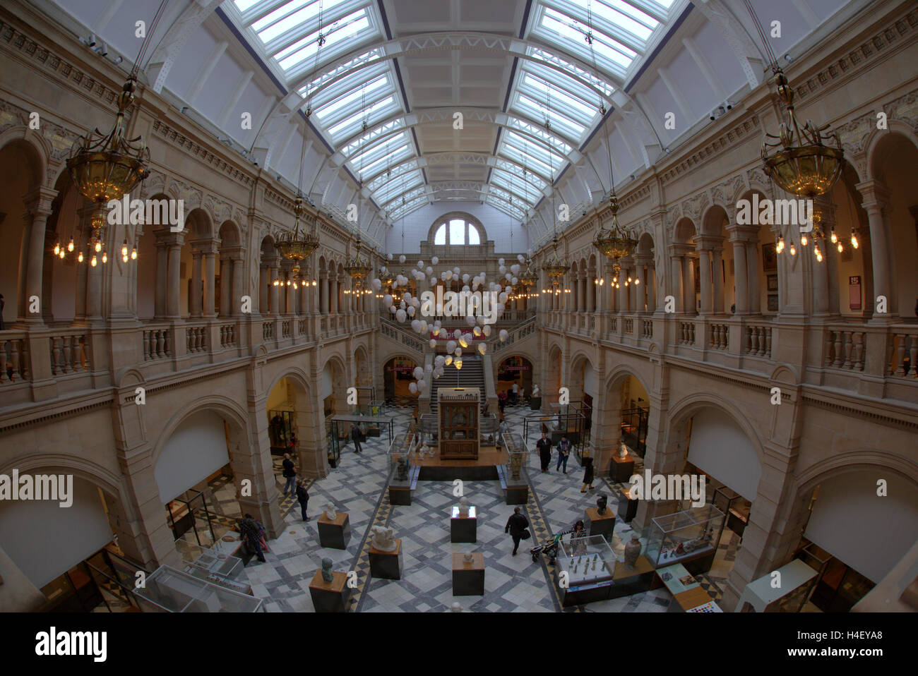 Museo Kelvingrove de Glasgow en el interior de las galerías interiores Foto de stock