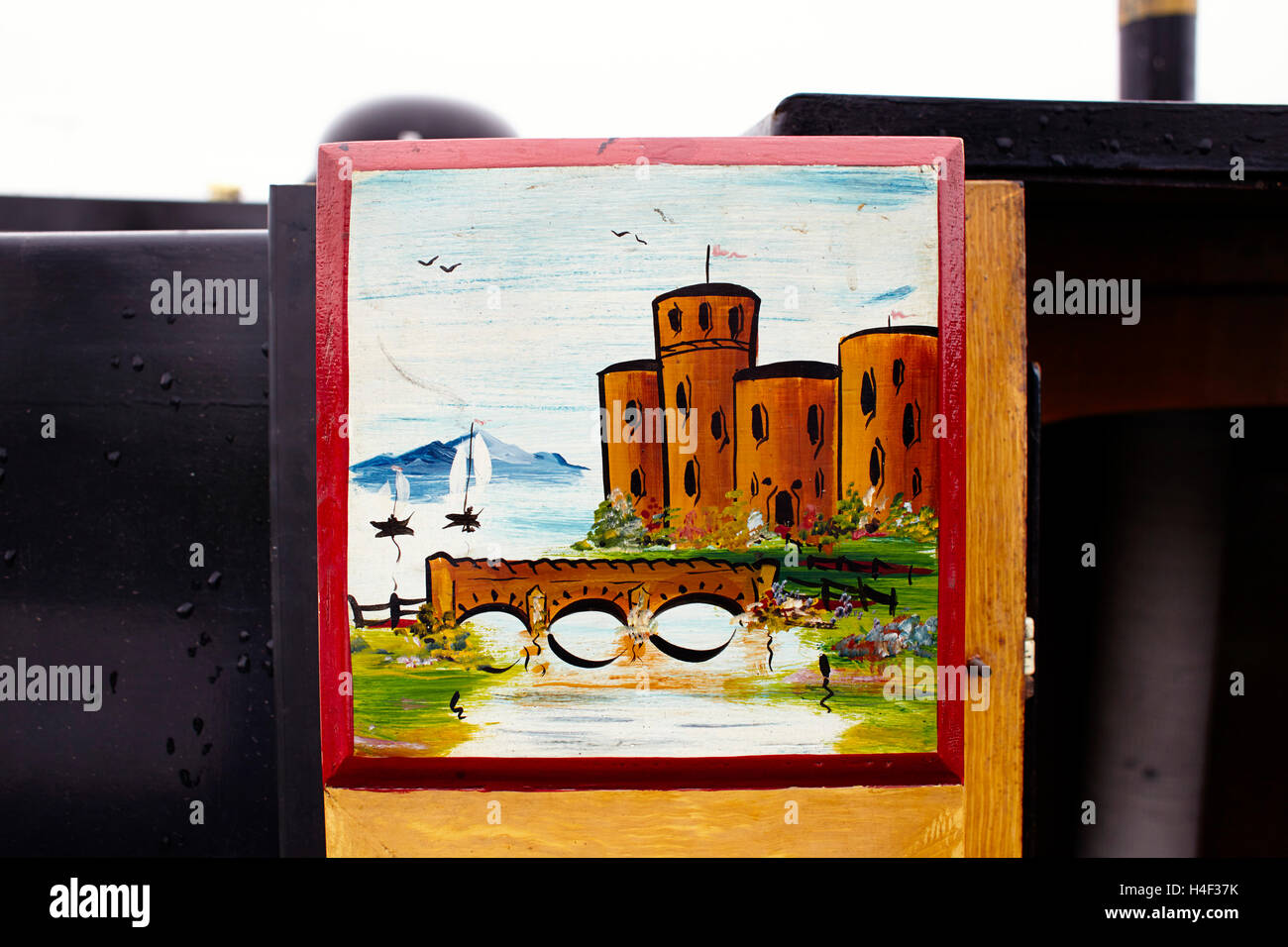 Castillos pintar en la puerta de narrowboat Foto de stock