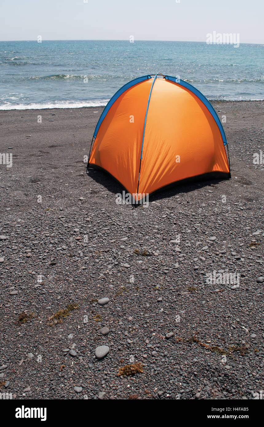Carpa en la playa fotografías e imágenes de alta resolución - Alamy