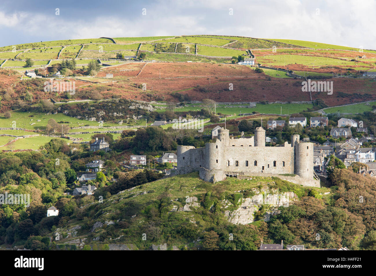 Harlech Castle, el Parque Nacional de Snowdonia, Gwynedd, North Wales, REINO UNIDO Foto de stock
