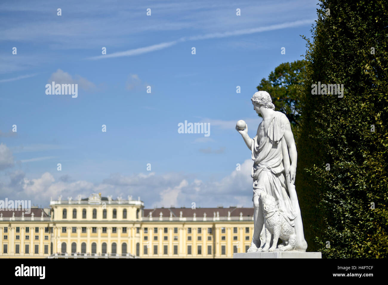 Escultura en los jardines del Palacio de Schönbrunn. Viena, Austria Foto de stock
