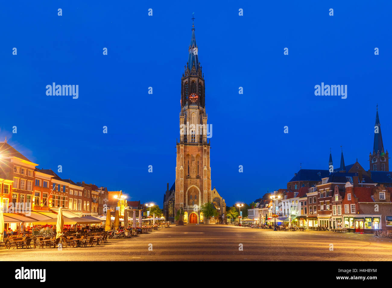 La noche la plaza Markt, Delft, Países Bajos Foto de stock