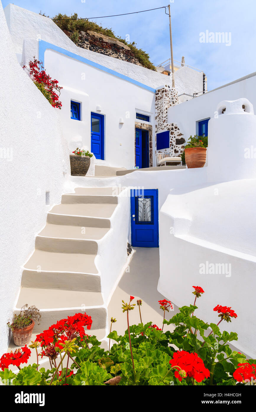 Pasos para típicas casas griegas en Imerovigli village en la isla de  Santorini, Grecia Fotografía de stock - Alamy