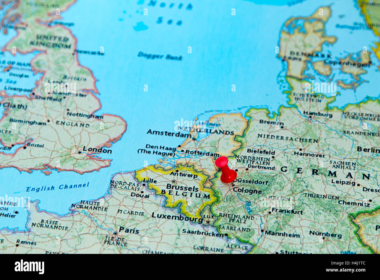 Colonia, Alemania anclado en un mapa de Europa Fotografía de stock Alamy