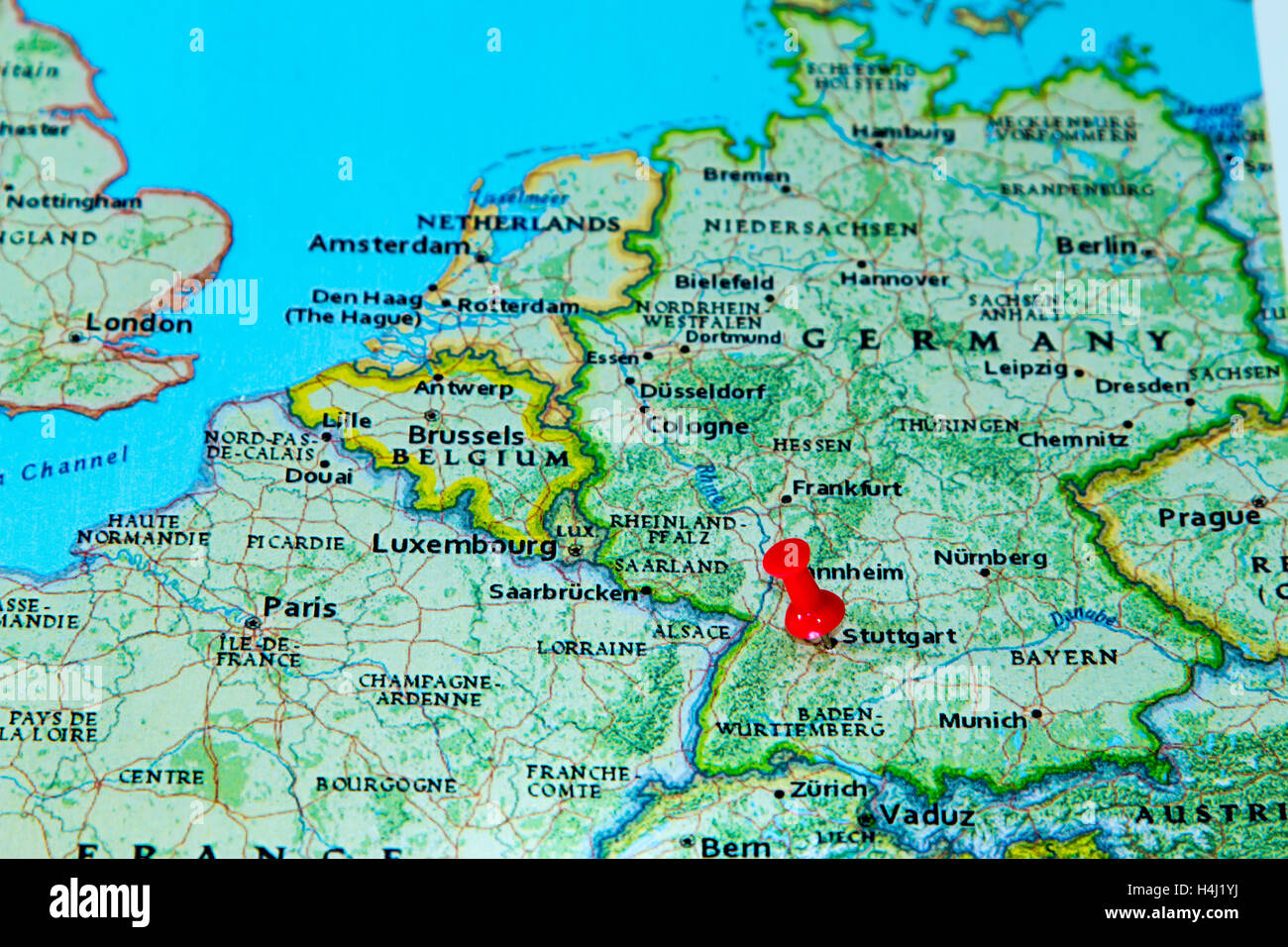 Stuttgart, Alemania anclado en un mapa de Europa. Foto de stock