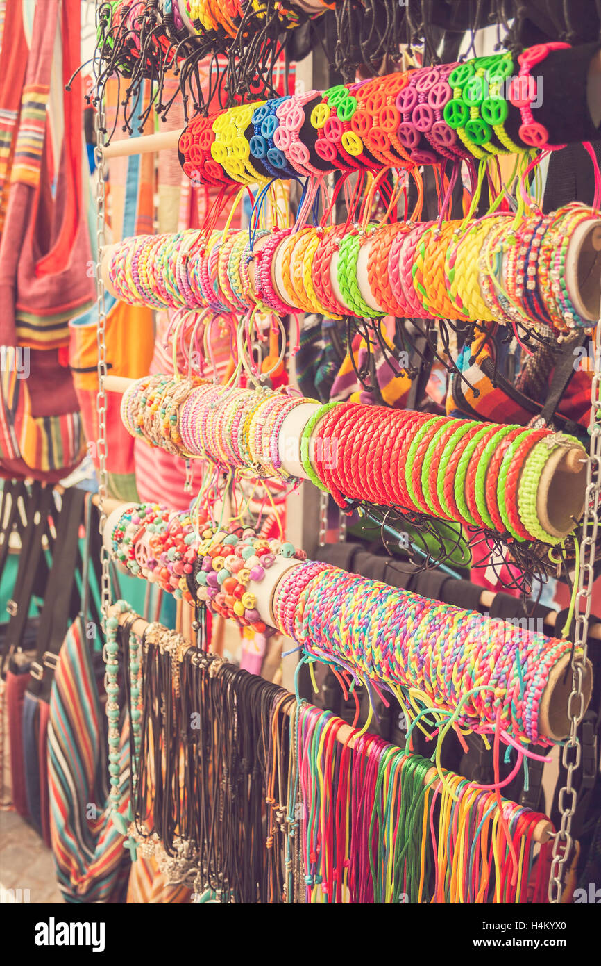 Selling bracelets fotografías e imágenes de alta resolución - Alamy