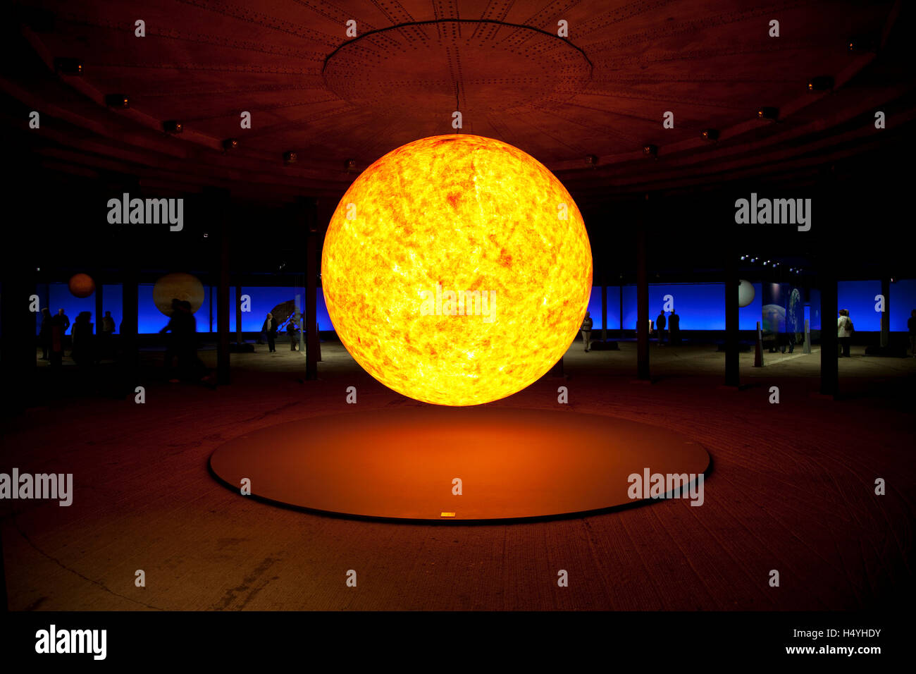 Sun escultura, representación tridimensional del sol en la exposición Sternstunden, maravillas del sistema solar Foto de stock