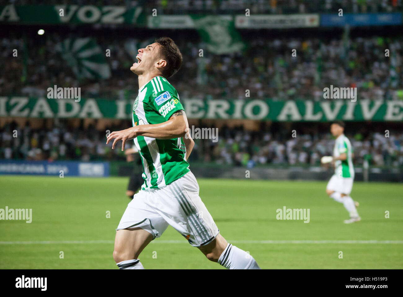 Curitiba, Brasil. 19 Oct, 2016. Rafael Veiga Coritiba lamenta objetivo incumplido durante el Coritiba x Atletico Nacional de Medellin. Cuartos de final de la Copa Sudamericana, el estadio Couto Pereira de Curitiba, PR. © Guilherme Artigas/FotoArena/Alamy Live News Foto de stock