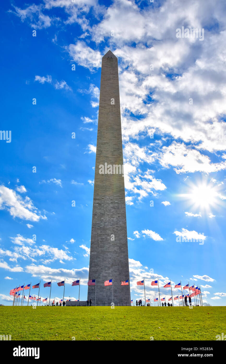 Washington DC, Estados Unidos. Monumento a Washington en el cielo azul. Foto de stock