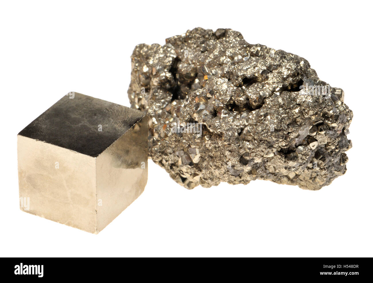 El hierro de la pirita (sulfuro de hierro: FeS2) o "Oro del tonto".  Naturalmente cristales cúbicos Fotografía de stock - Alamy