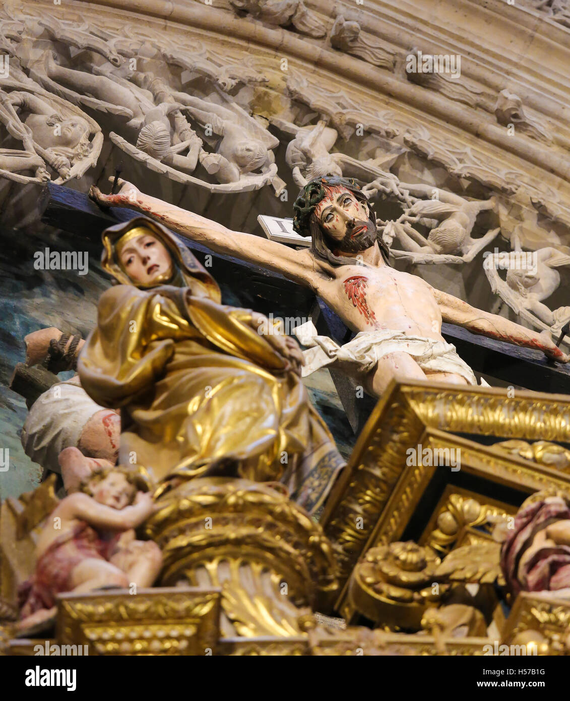 Estatua de Jesús en la cruz, en la Catedral de Burgos, Castilla y León, España. Foto de stock
