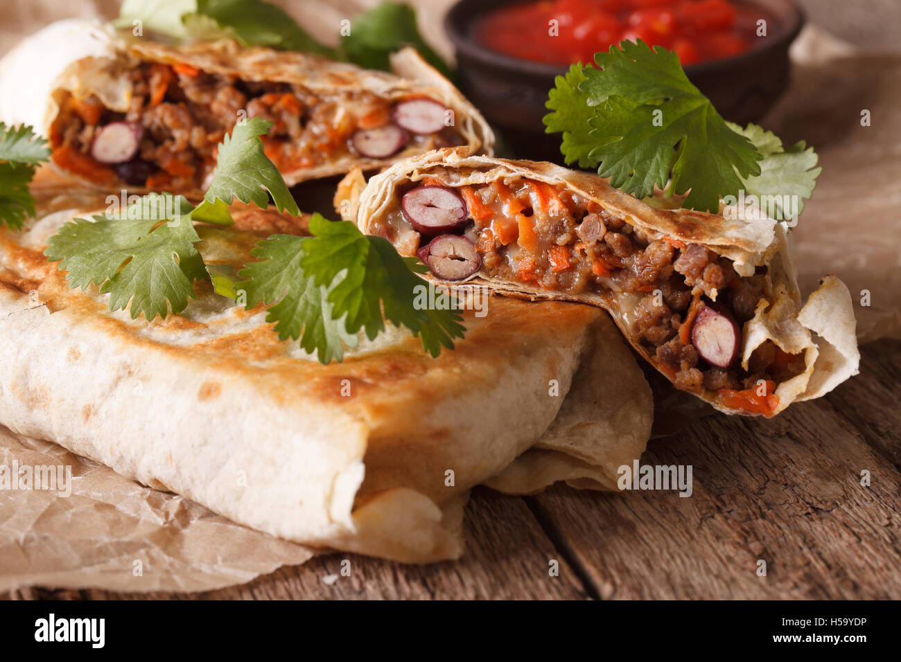 Cómo hacer Chimichangas de carne molida y queso