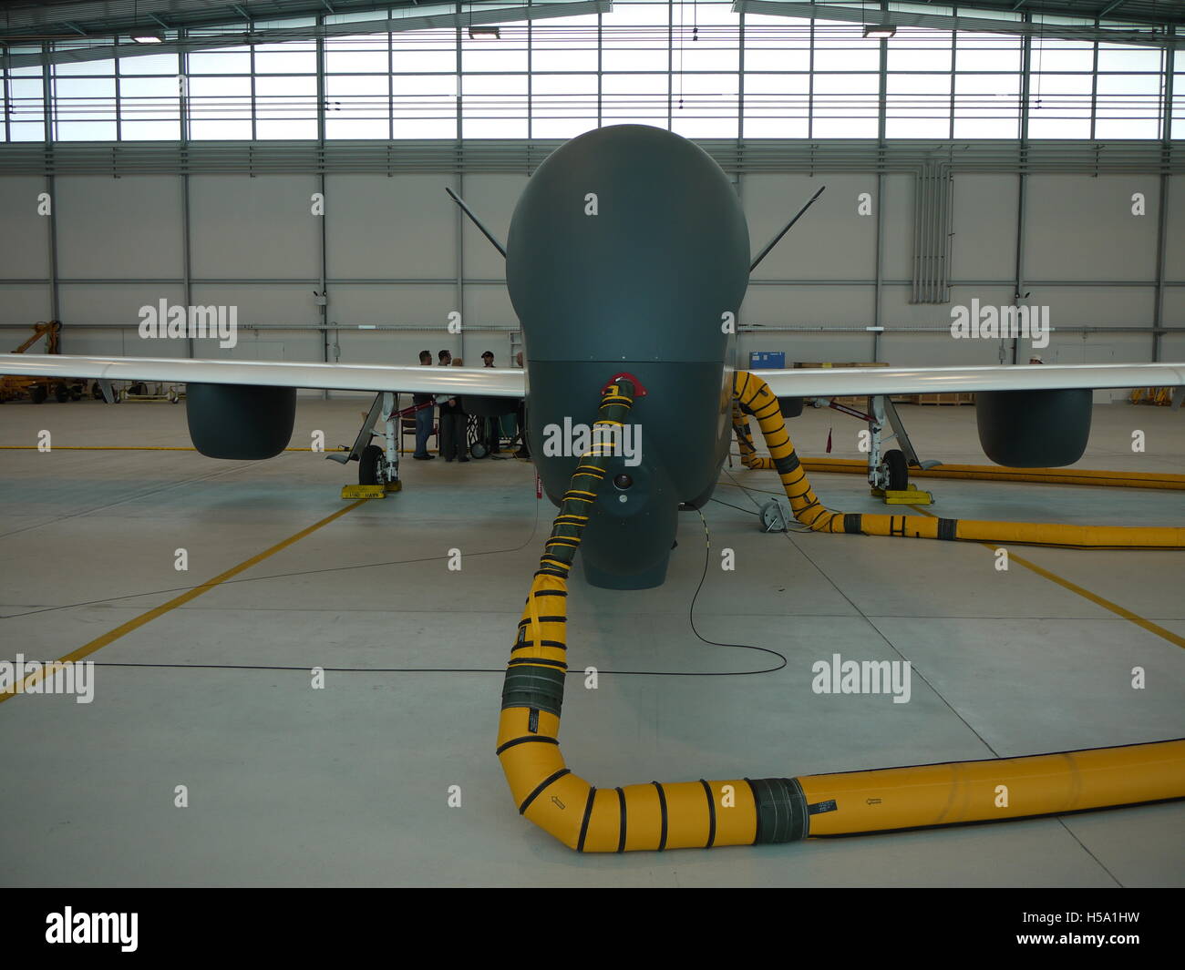 El Talarion de Airbus, de altitud media larga resistencia (macho) del vehículo aéreo no tripulado (UAV) esperando para ensayo en Alemania Foto de stock