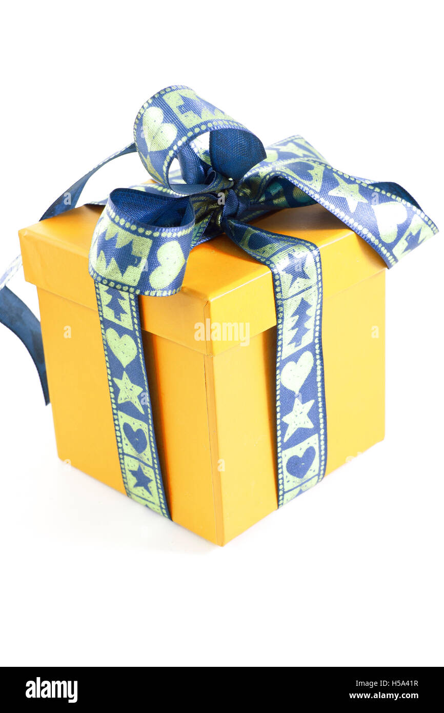 Navidad,caja de regalo de cumpleaños sorpresa actual multicolor rojo, azul,  verde, naranja, amarillo, rosa de colores. Feliz cumpleaños box, aislados  Fotografía de stock - Alamy
