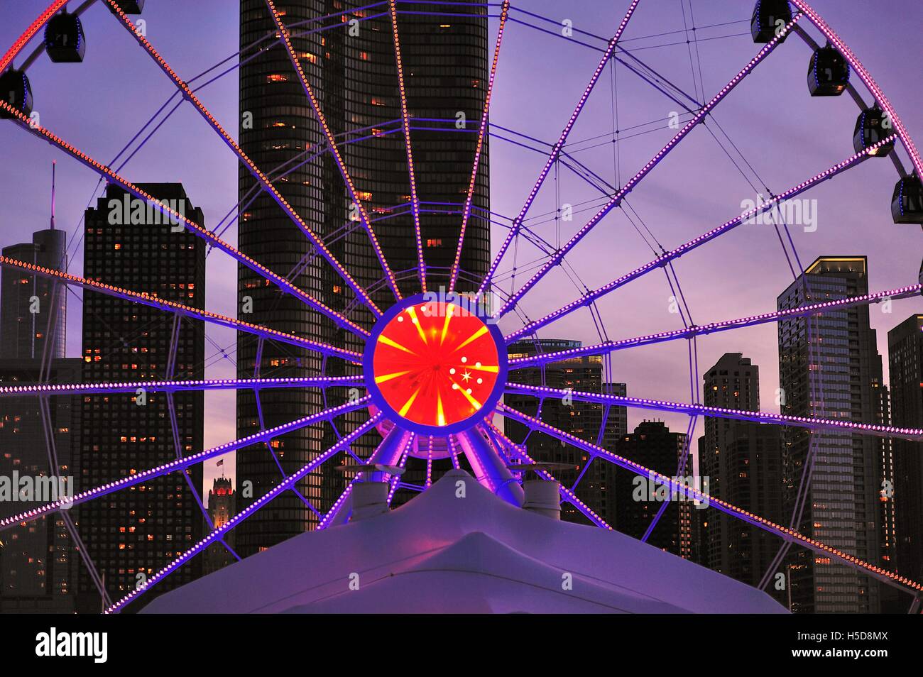 Centennial rueda, la rueda de La Fortuna en el Navy Pier de Chicago que abrió sus puertas al público en mayo de 2016. Chicago, Illinois, Estados Unidos. Foto de stock