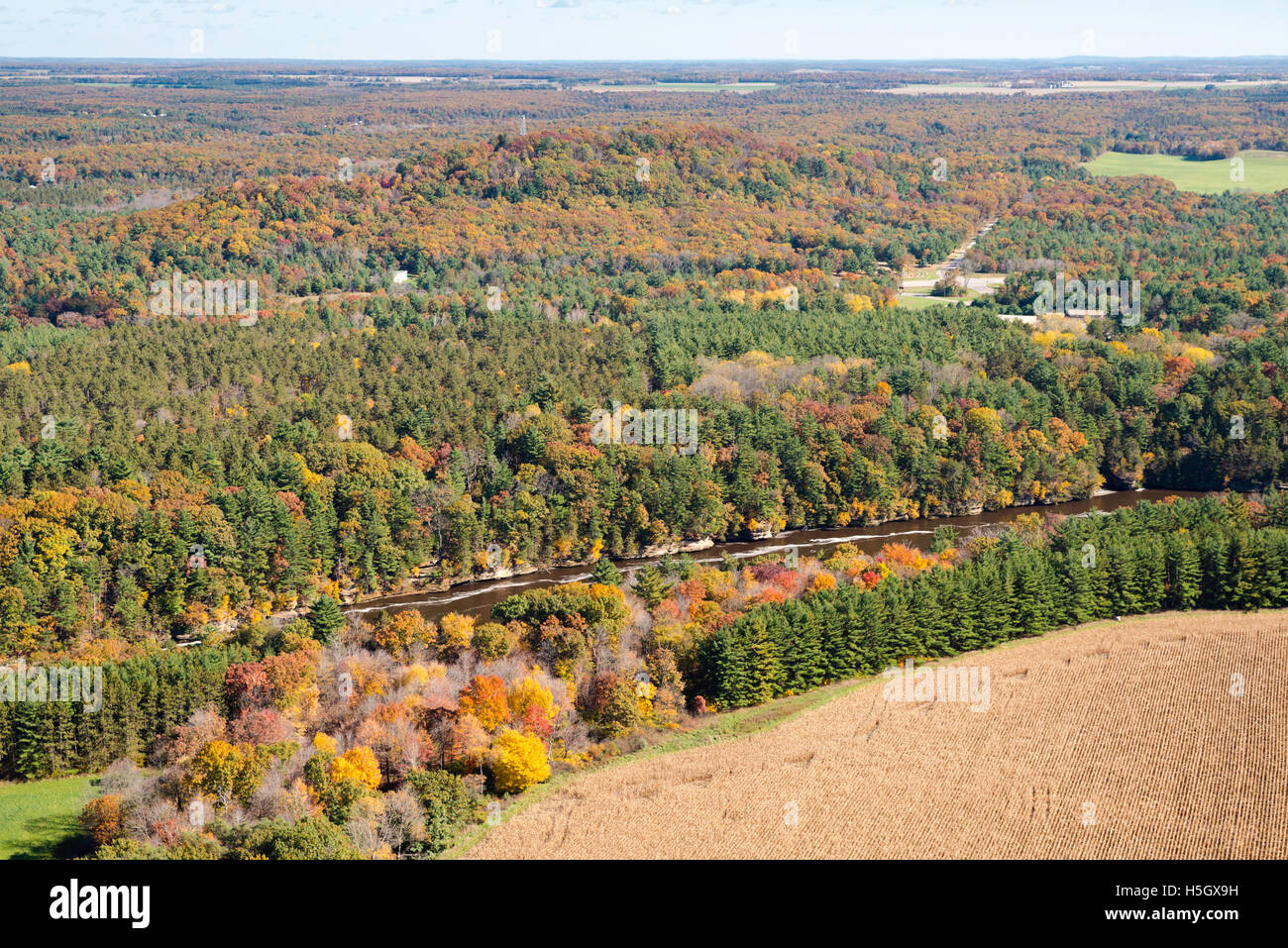 Vista aérea del Río Wisconsin Dells, justo aguas arriba de la ciudad de ...