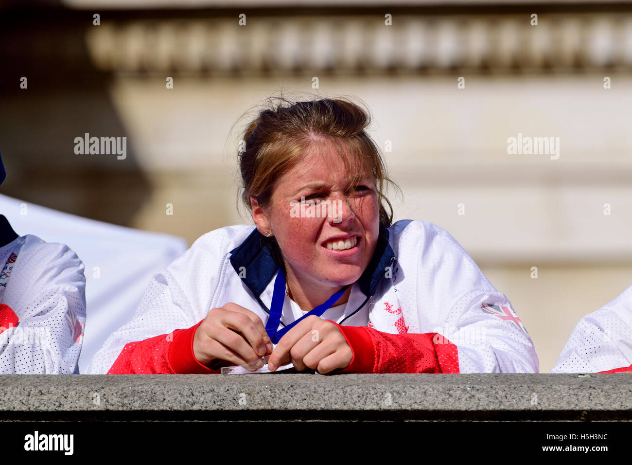 Laura Unsworth (Women's hockey medallista de bronce) en los Juegos Olímpicos Rio 2016, a los héroes Volver celebraciones en Trafalgar Square, Foto de stock