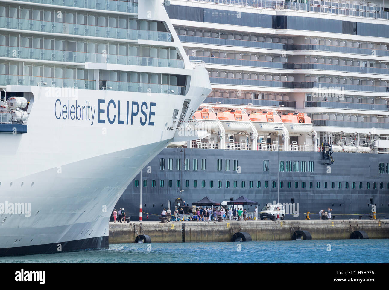 Celebrity Eclipse y la reina Victoria cruceros en Las Palmas, Gran Canaria,  Islas Canarias, España Fotografía de stock - Alamy