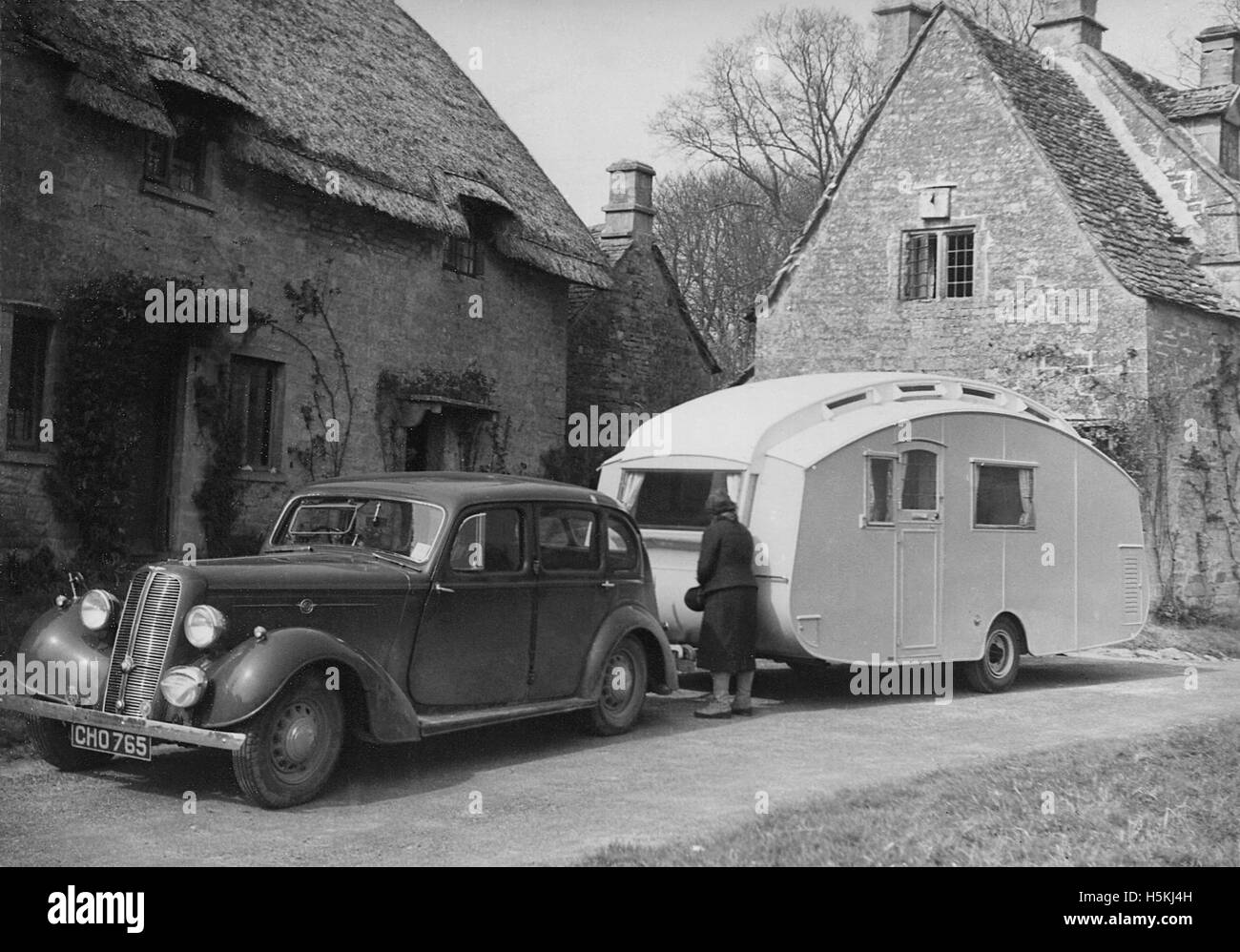 Hillman 14 1937 con caravana Foto de stock