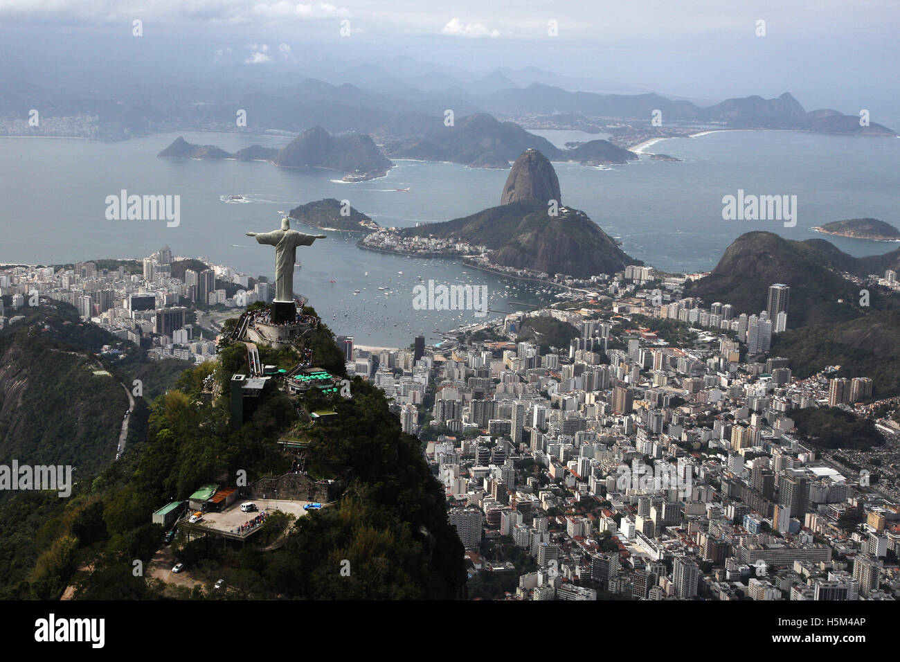 Río de Janeiro, Brasil 2016 Cristo Redentor Cristo redentor ( ) en la cima de la montaña de granito de Corcovado Foto de stock