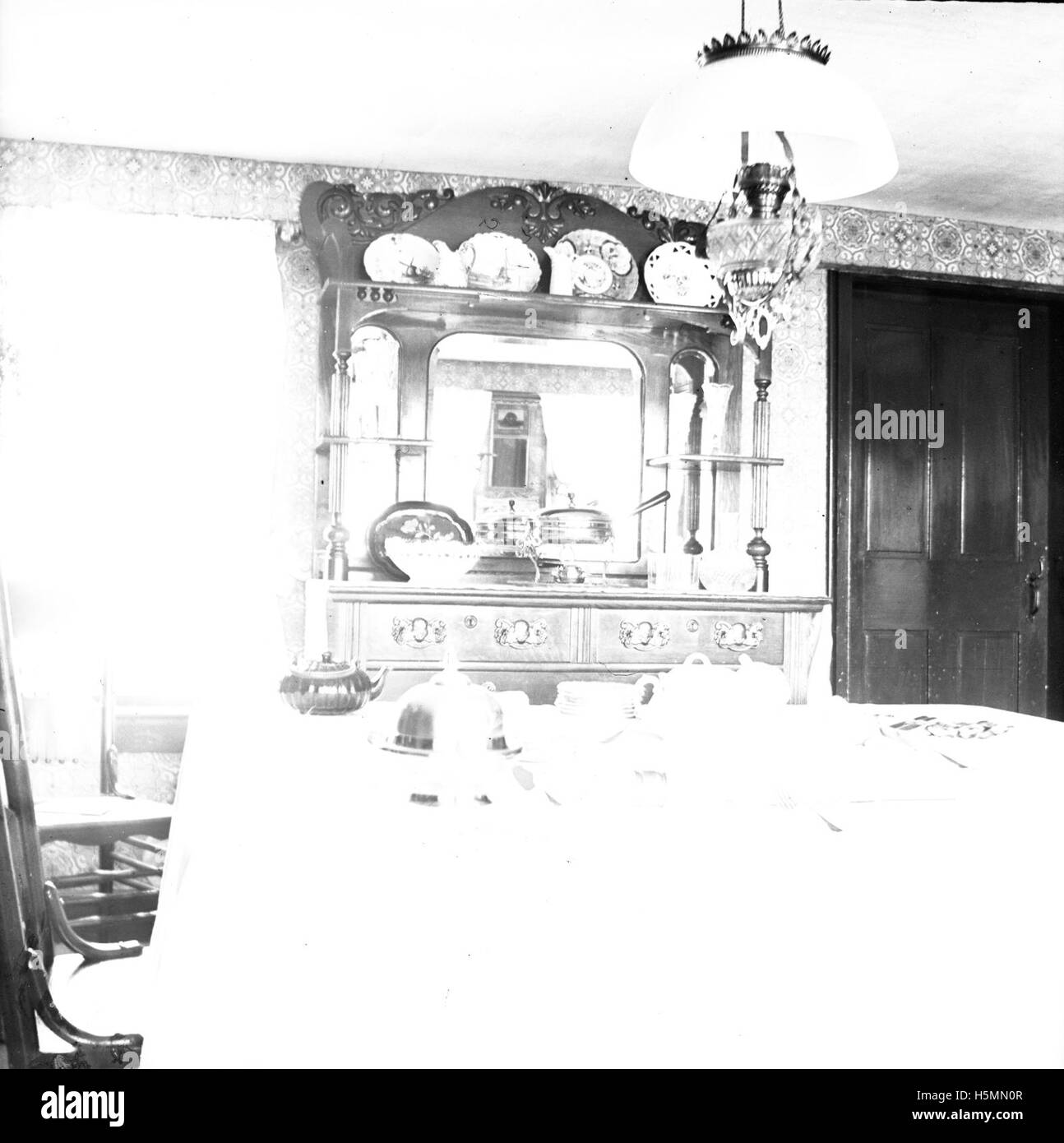 'Interior - comedor. Junio 9, 1898". Foto de stock