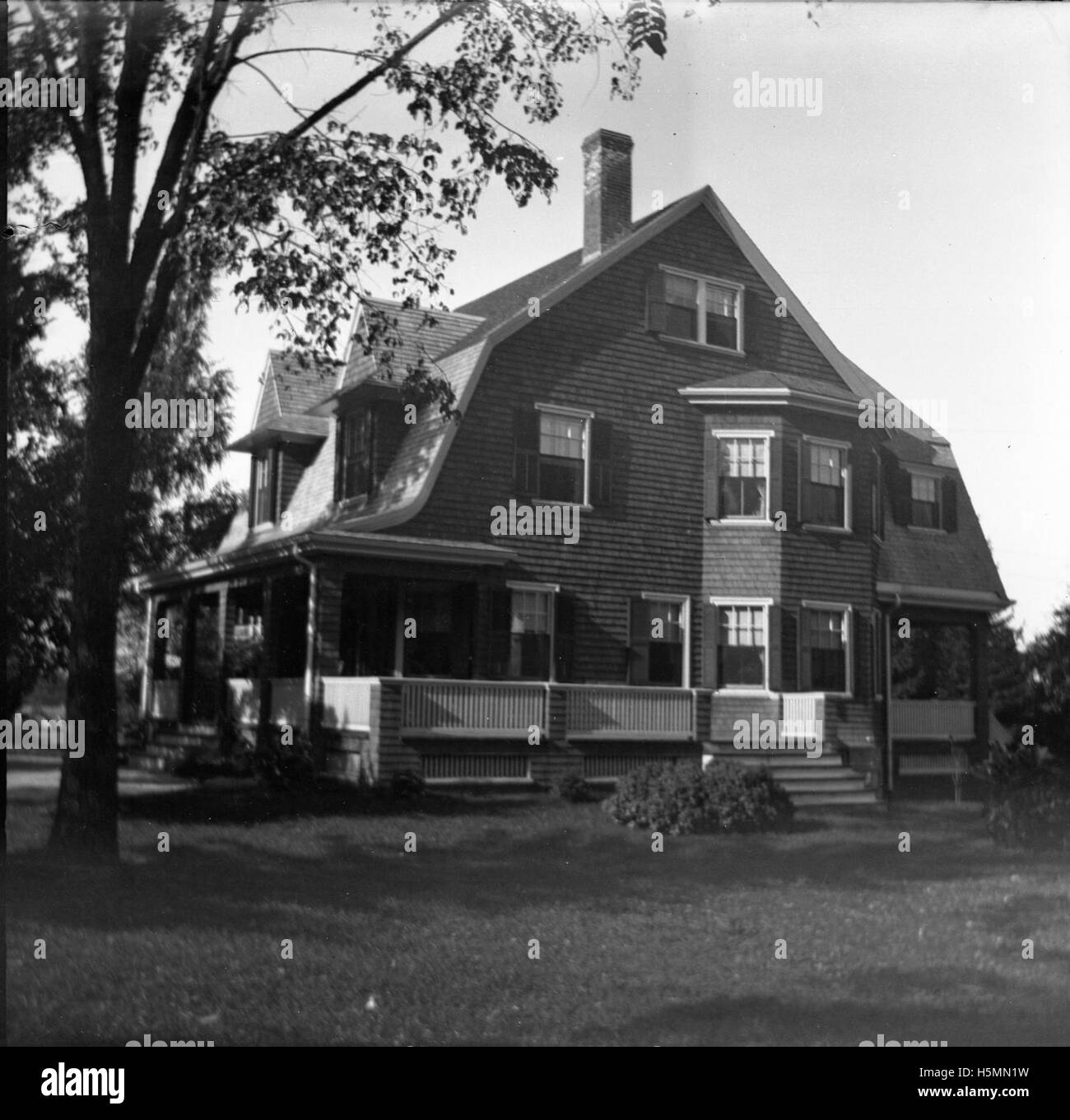 "La residencia de la Sra. Mary Fay, Milton, Massachusetts, 14 de octubre de 1898". Foto de stock