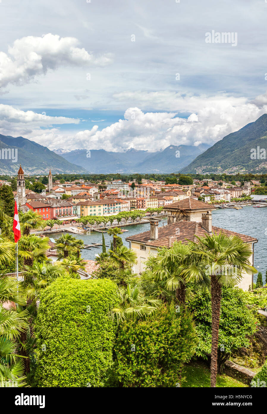 Vista panorámica de Ascona en Lago Maggiore, Ticino, Suiza Foto de stock