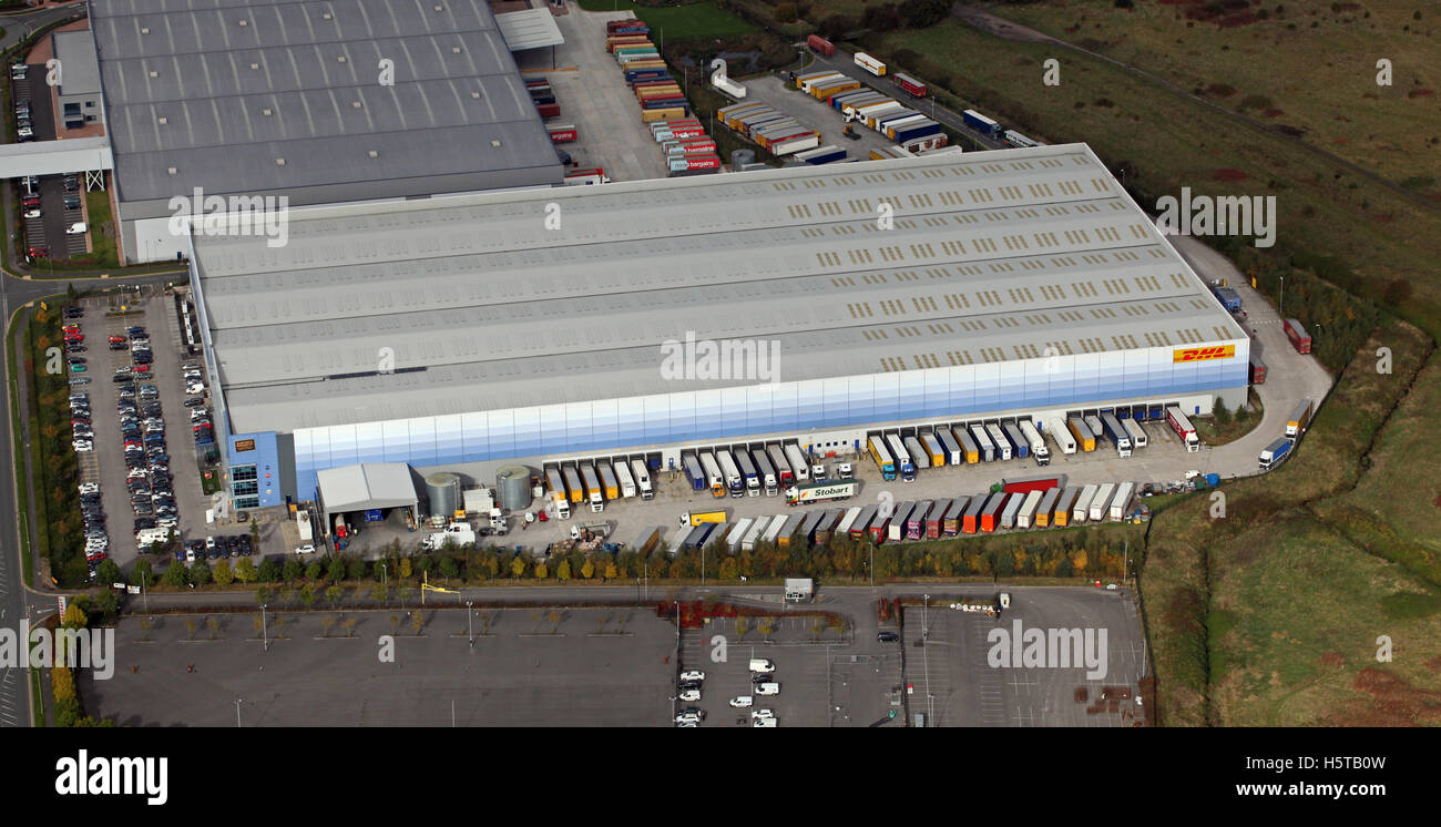 Vista aérea de DHL Exel Supply Chain Burton alimentos almacén cerca de Liverpool, Reino Unido Foto de stock