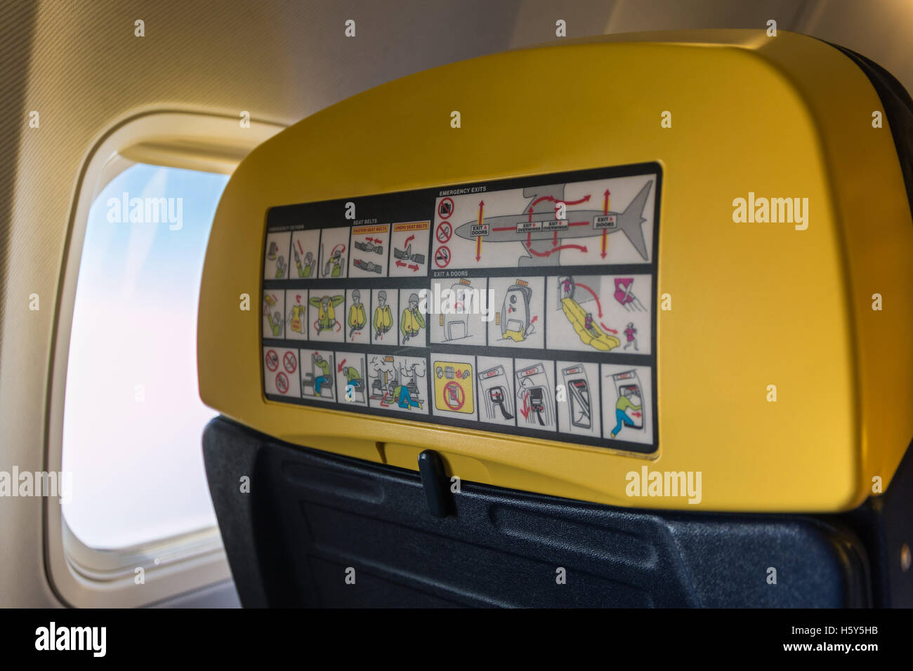 Cinturón de seguridad de la aeronave fotografías e imágenes de alta  resolución - Página 2 - Alamy