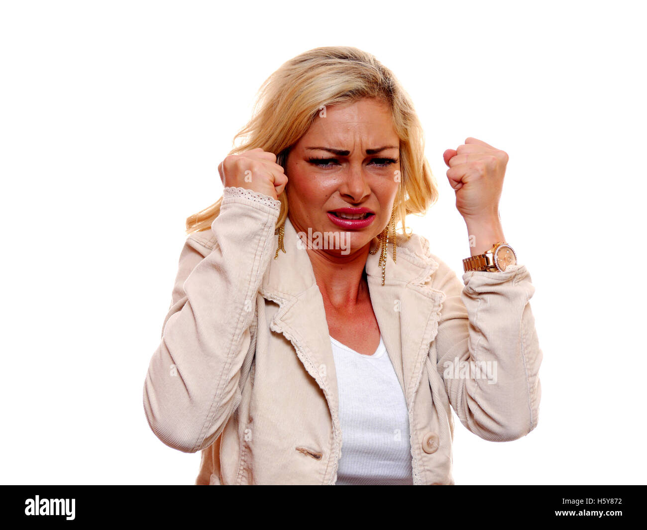 Imagen de un muy enojado, frustrado, mujer rubia mirando a la cámara. Foto de stock