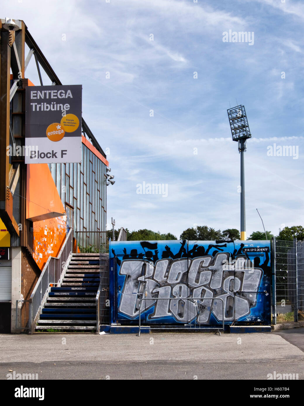 Entrada al bloque F en SV Darmstadt 98 Estadio Fútbol club alemán. Darmstadt, Hesse, Alemania Foto de stock