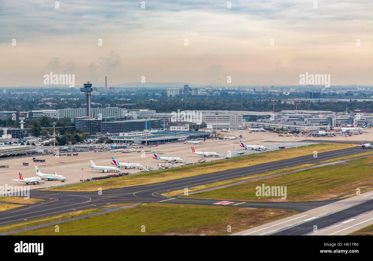El aeropuerto internacional de Düsseldorf, los edificios de las