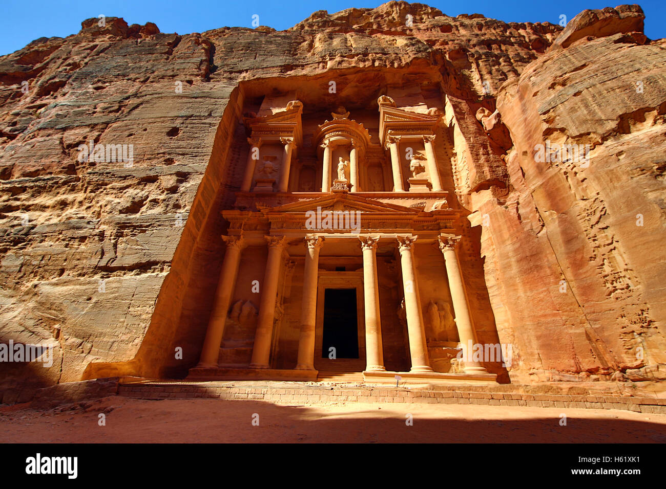 Vista de la Tesorería, Al-Khazneh, Petra, Jordania Foto de stock