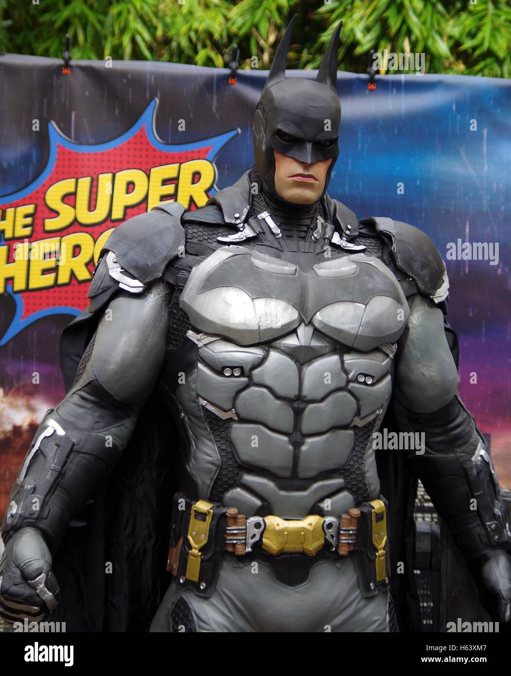Batman figura traje realista de tamaño completo Foto de stock