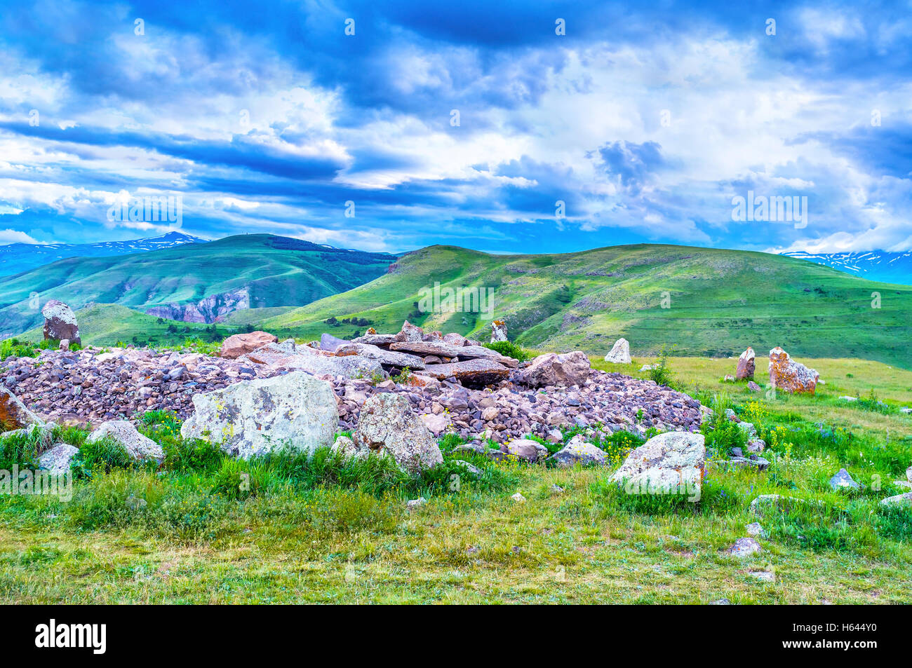 El círculo central de piedras en Zorats Karer sitio arqueológico antiguo, provincia de Sisian, Syunik, Armenia. Foto de stock